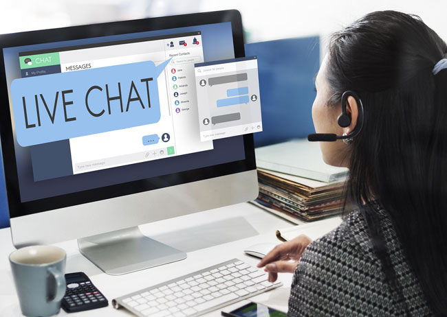 What are the benefits of customer live chat?